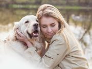 Les signes qui indiquent que votre chien vous aime vraiment races de chien plus câlines et affectueuses